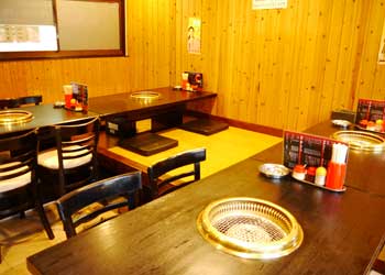 焼肉　躍屋　店内
